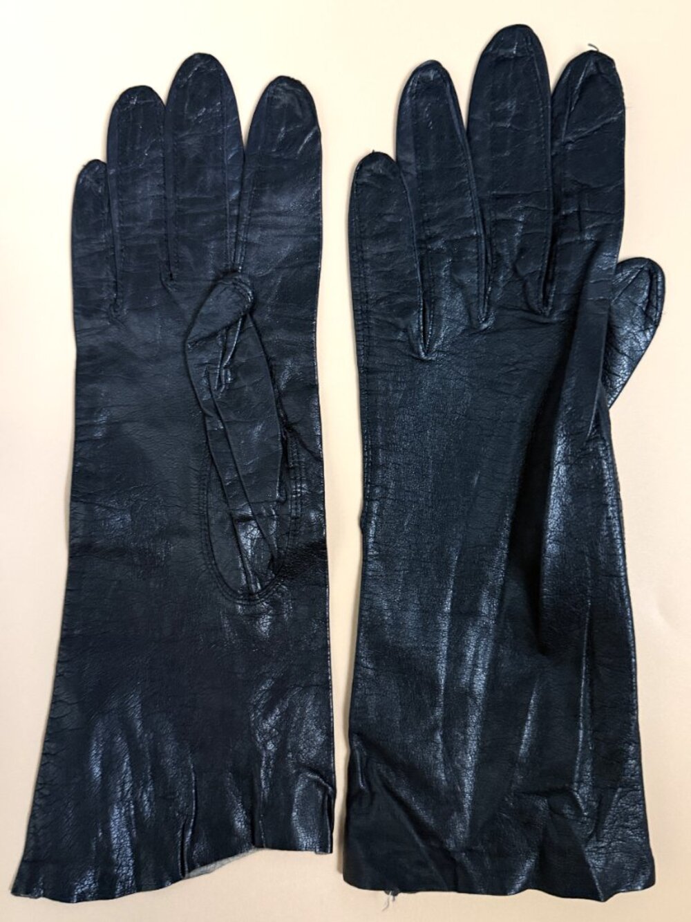 Grandoe Leather Gloves Vintage Ladies black size 7 long 11"